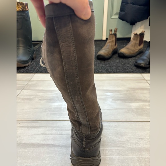 Tall Ugg grey boots (7.5) - Picture 4 of 9